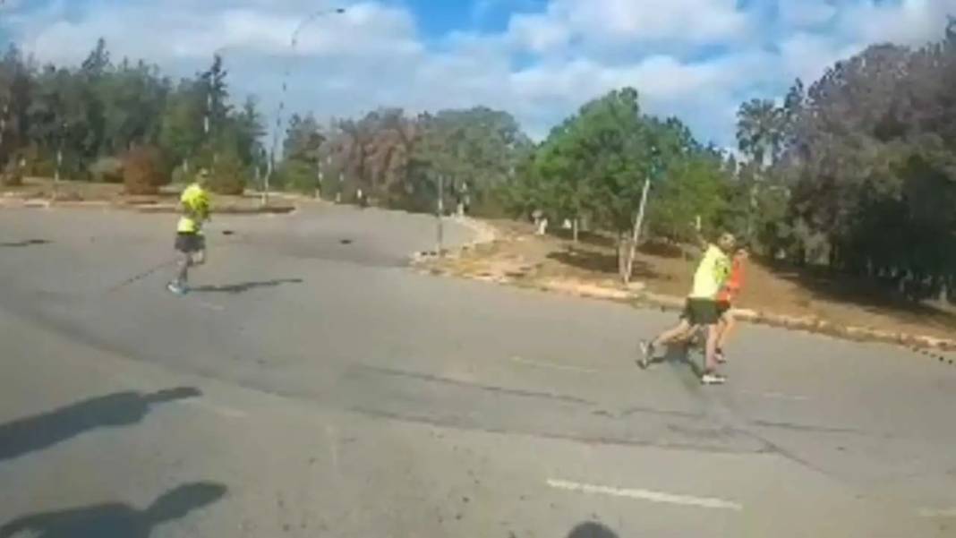 Adana’da Halk Koşusunda Yol Kapanınca Sürücüler Koşuculara Saldırdı 1